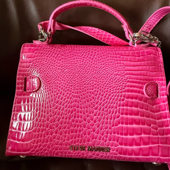 Steve Madden dignify faux Croc Emboss Crossbody w/Faux Fur Bag Charm/Keychain - Picture 5 of 8